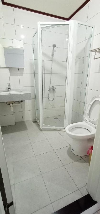 Yu Hai B&B Джиаоси Екстериор снимка
