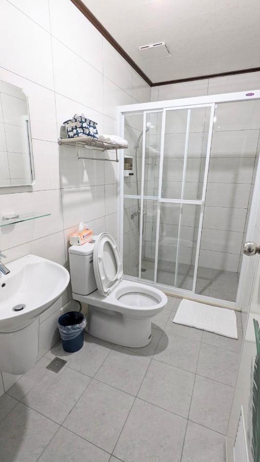 Yu Hai B&B Джиаоси Екстериор снимка